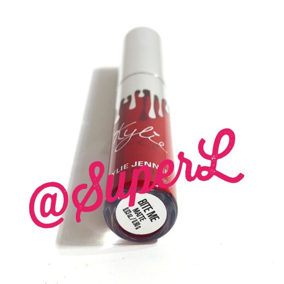 3/$15 Kylie Cosmetics Liquid Lipstick Bite Me Red - Picture 2 of 5